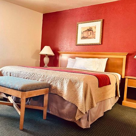 Econo Lodge Del Rio Kültér fotó