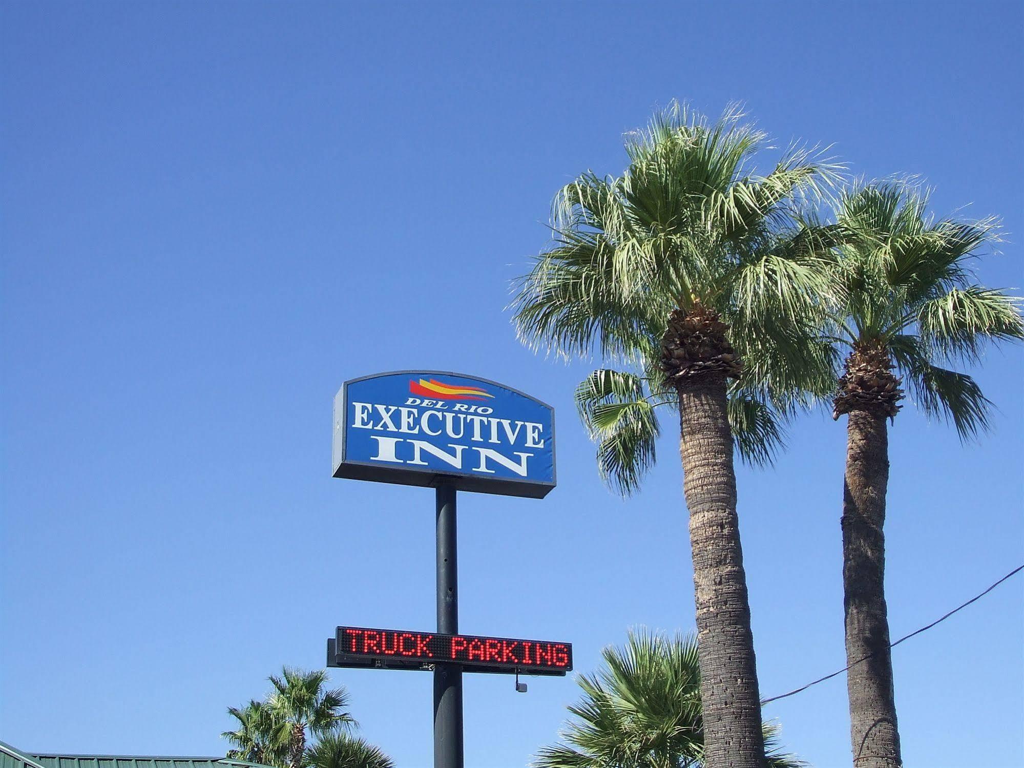 Econo Lodge Del Rio Kültér fotó