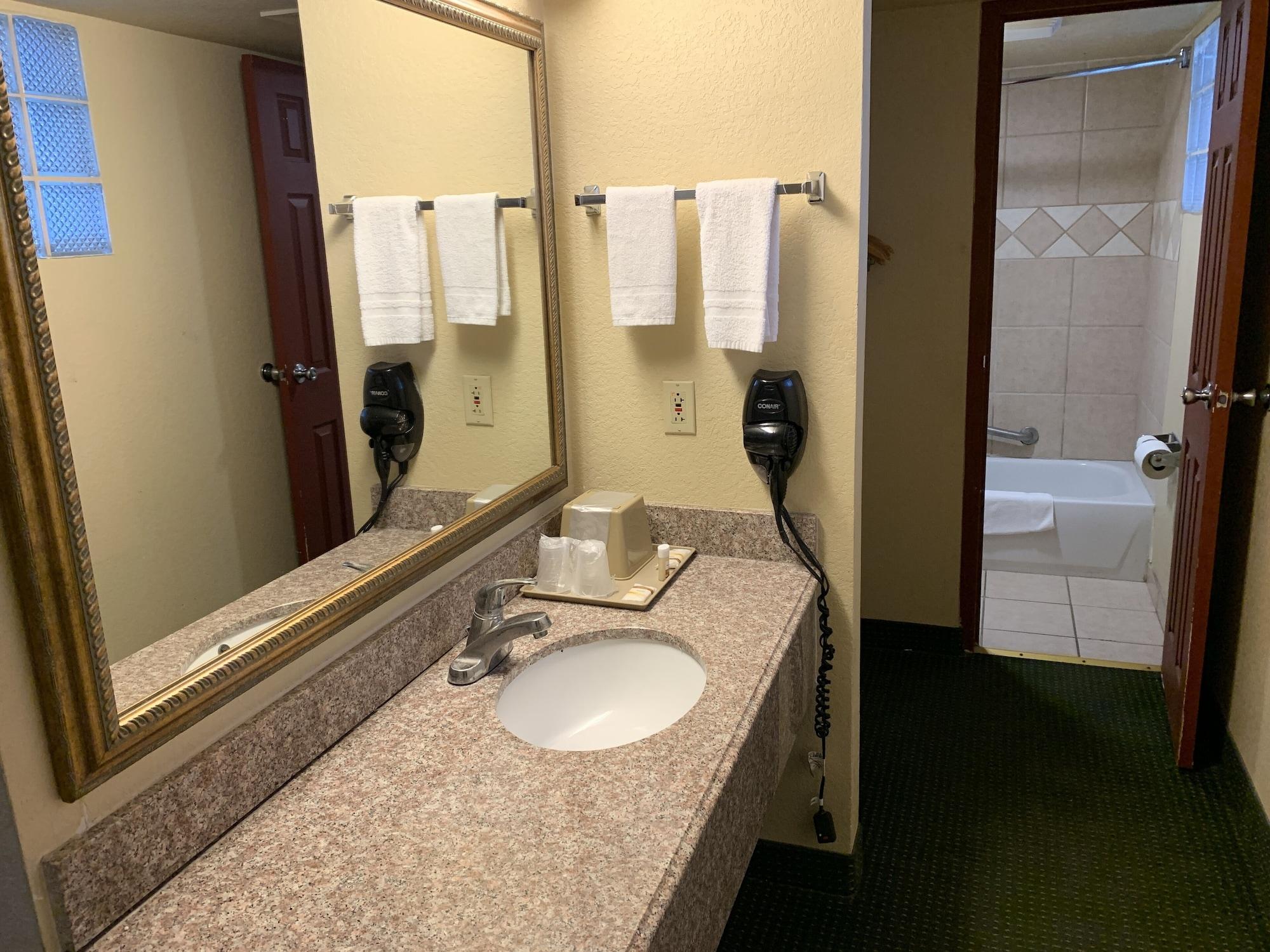Econo Lodge Del Rio Kültér fotó