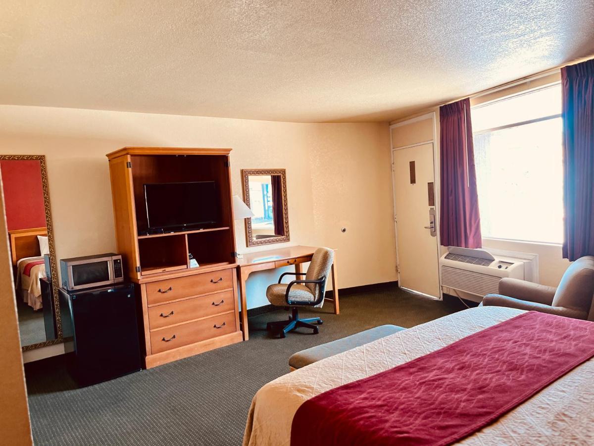 Econo Lodge Del Rio Kültér fotó