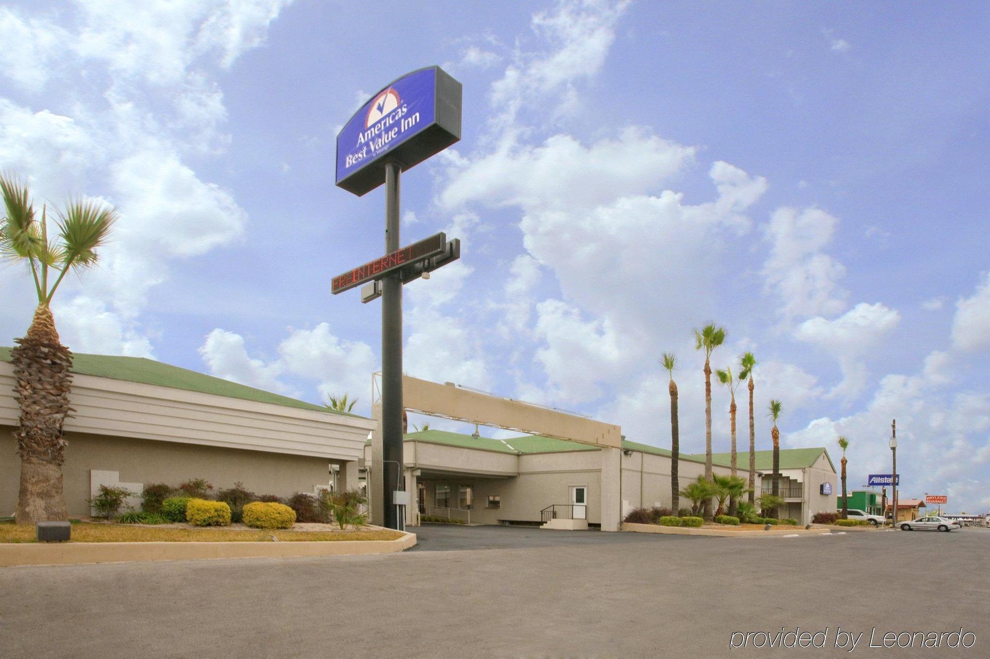Econo Lodge Del Rio Kültér fotó