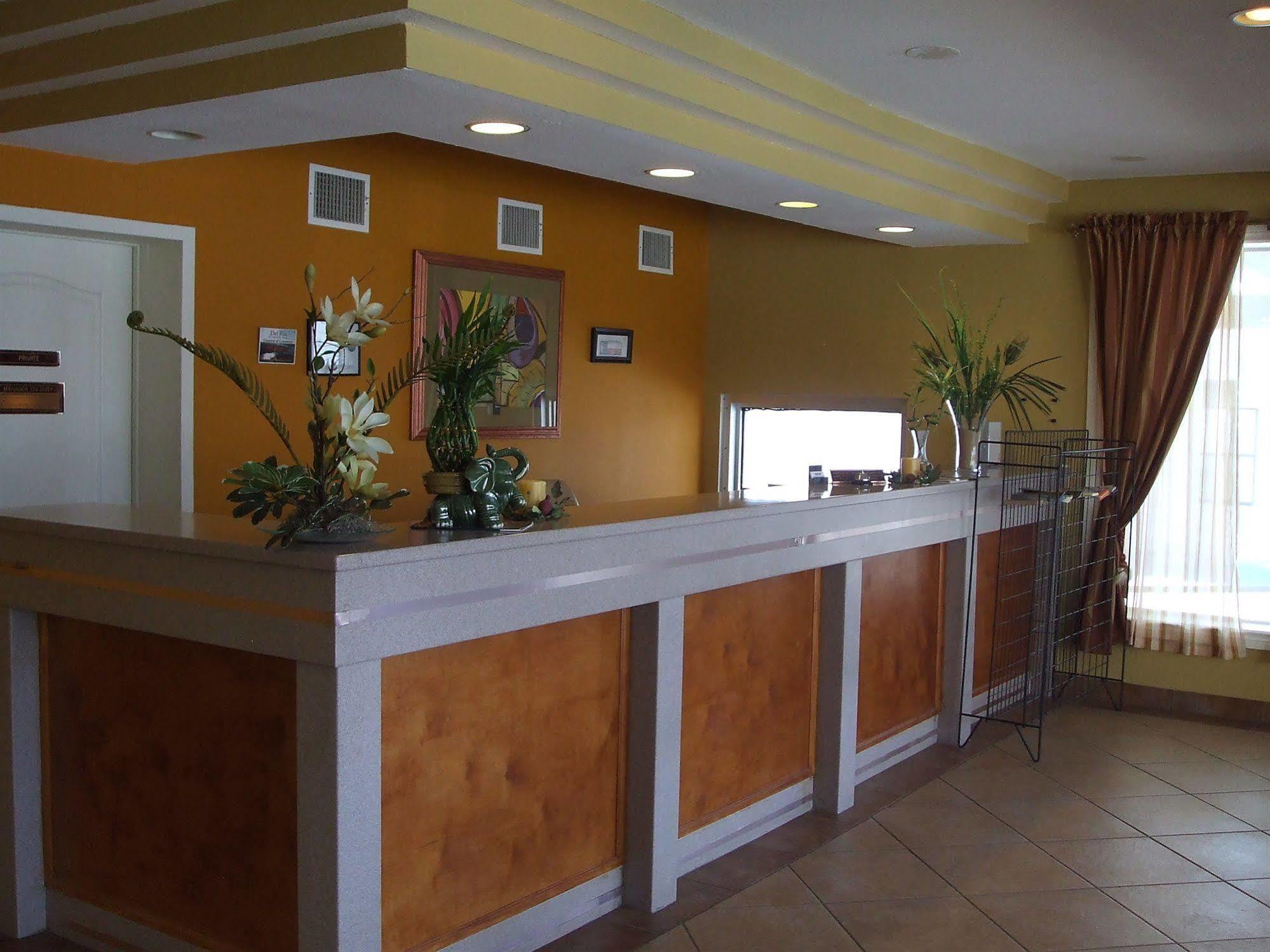 Econo Lodge Del Rio Kültér fotó