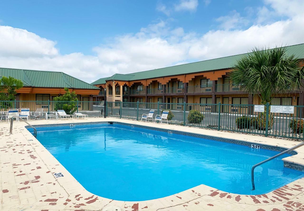 Econo Lodge Del Rio Kültér fotó